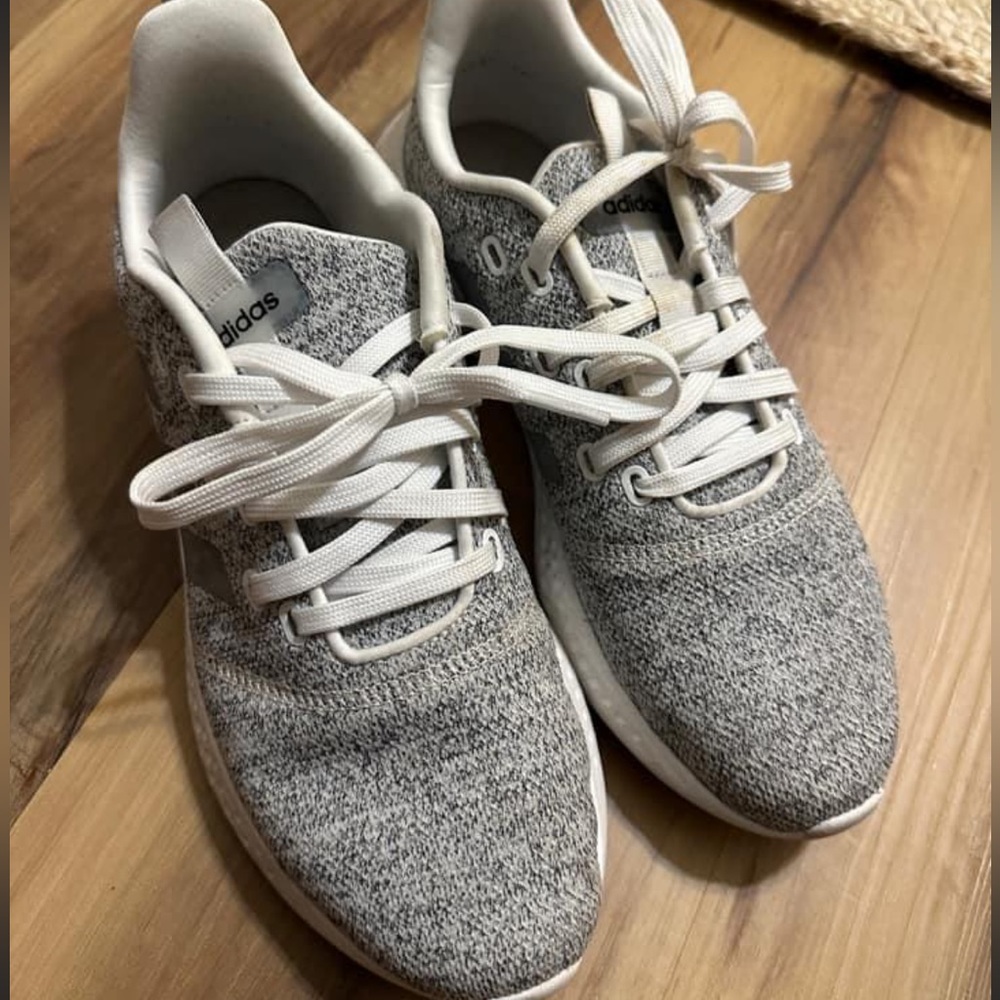 Adidas gently used sneaker size 9